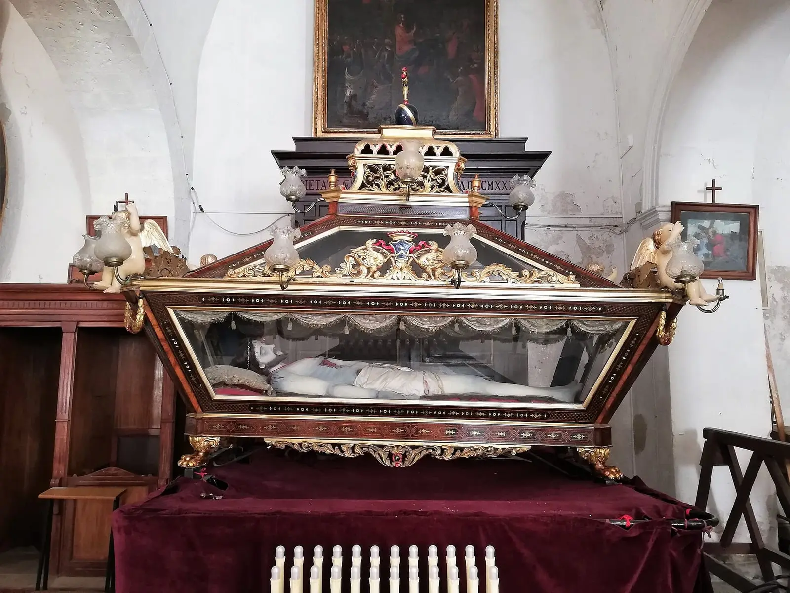 L’altare maggiore in marmo della Chiesa del Carmine